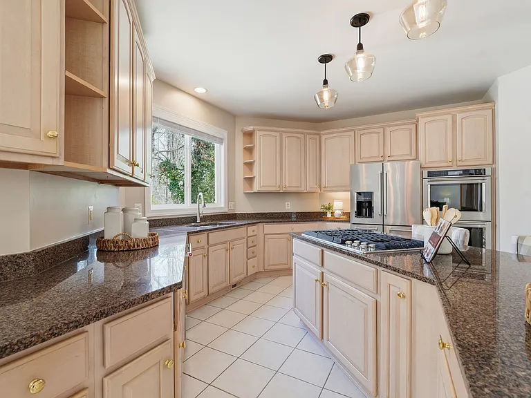 3515 Devon Dr — Photo 6