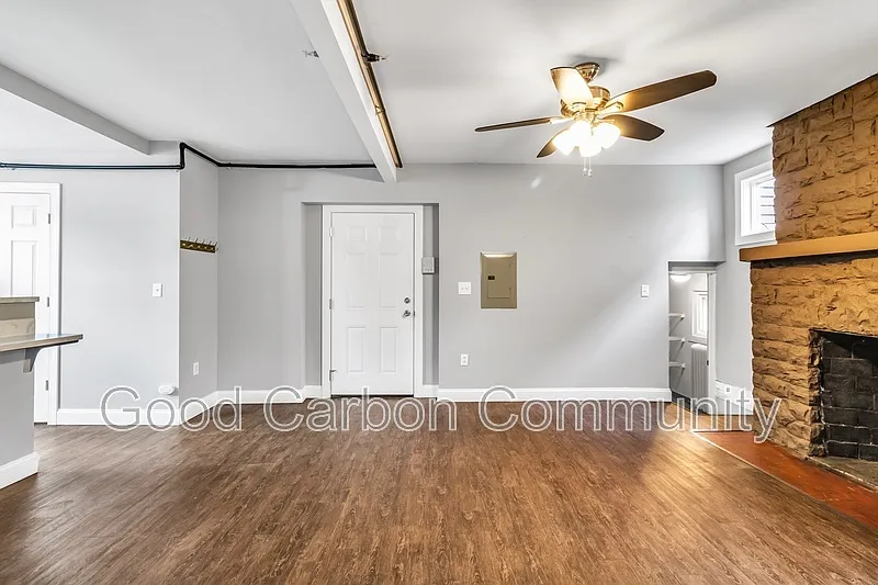 2 bed, 1.0 bath, $1,350 — Photo 4