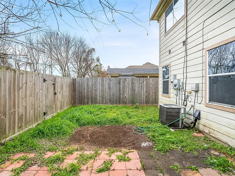 13223 Southpoint Ln — Photo 37