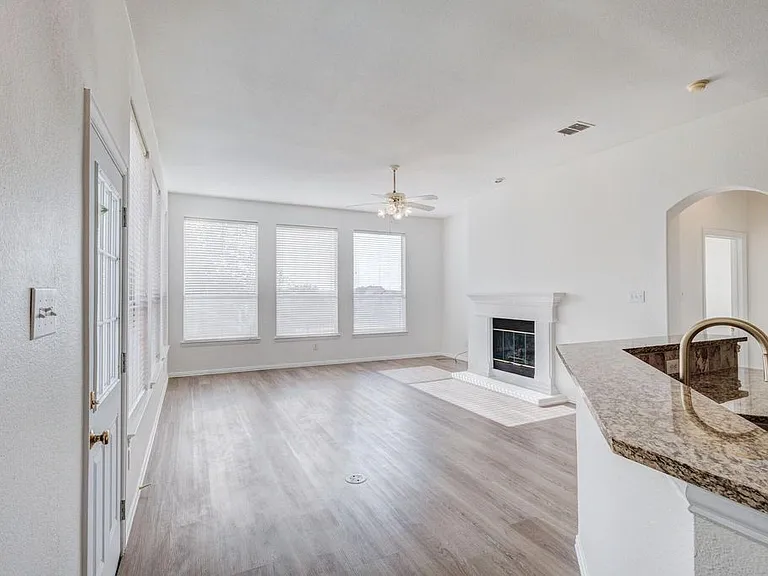 857 Dalmalley Ln — Photo 3