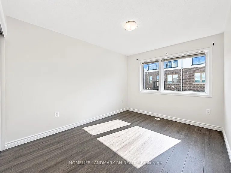 19 Edward Lennox St — Photo 17