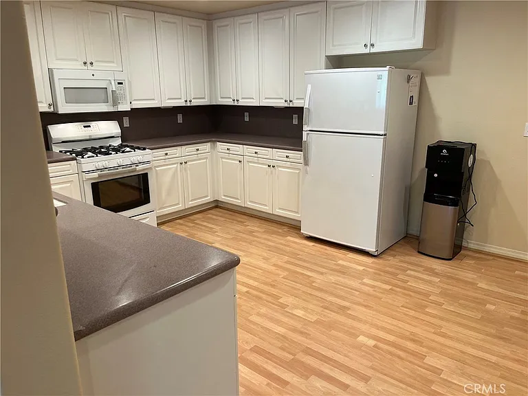 17735 Kinzie St #116 — Photo 8