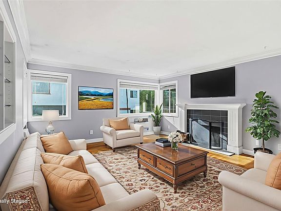 3rd image of 3002 Cedar Hill Rd #B