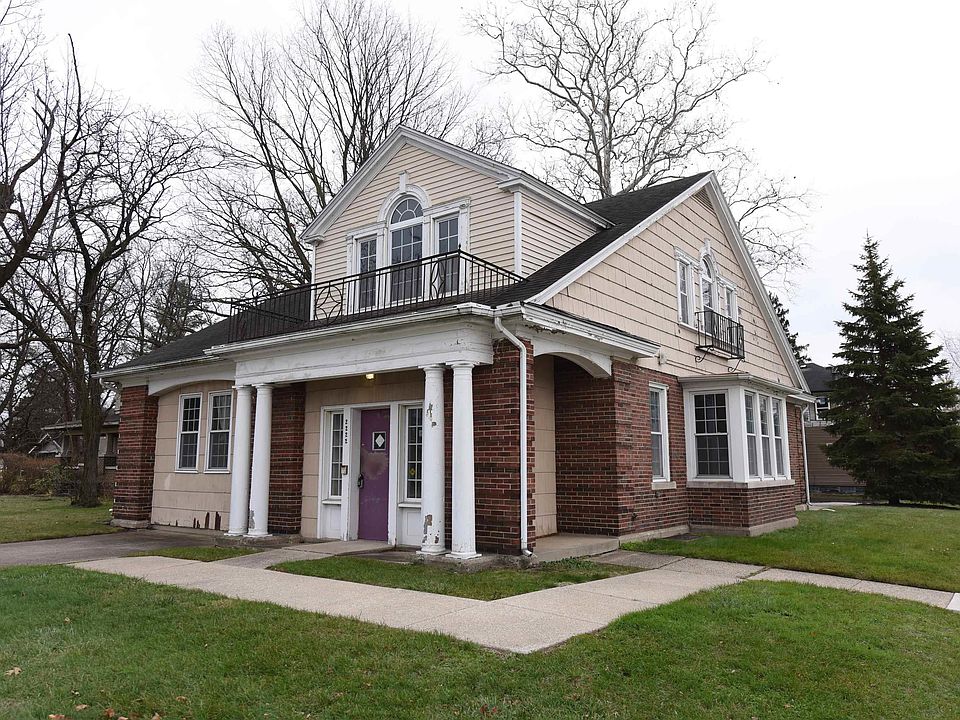 1st image of 2222 Lincoln Way W