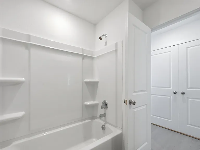 6509 Glade St — Photo 15