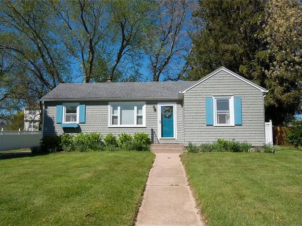 5 E Fairway Ave, Westerly, RI 02891