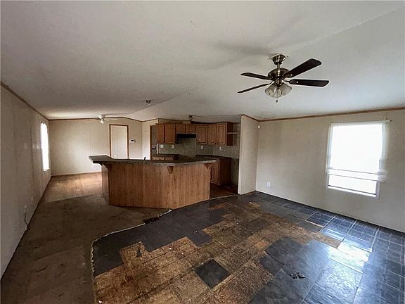 3rd image of 1212 Plum St