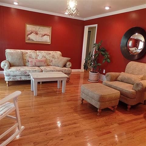 1st image of 209 Sycamore Dr