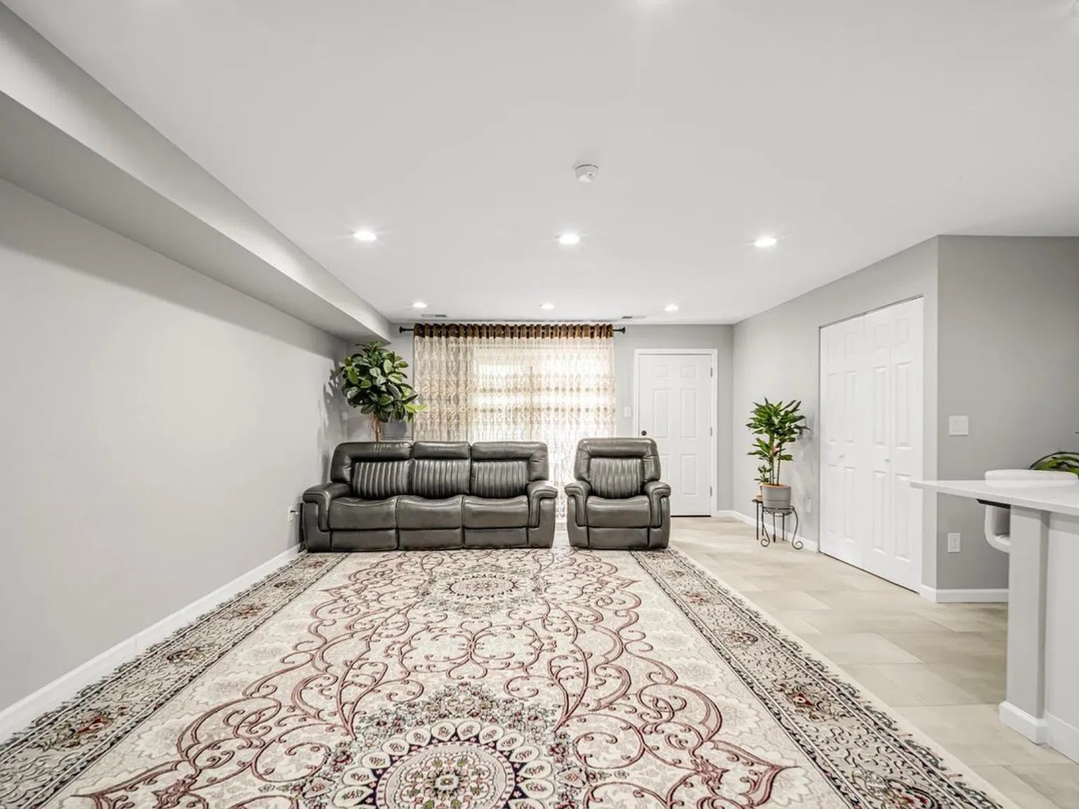 2 bed, 1300 sqft, $1,700 — Photo 3