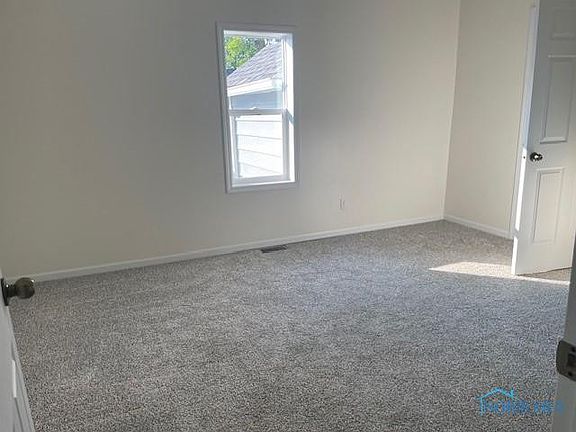 5th image of 124 W Smith St