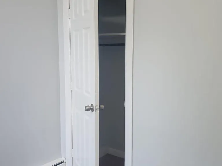 42 Doremus St #2R — Photo 4