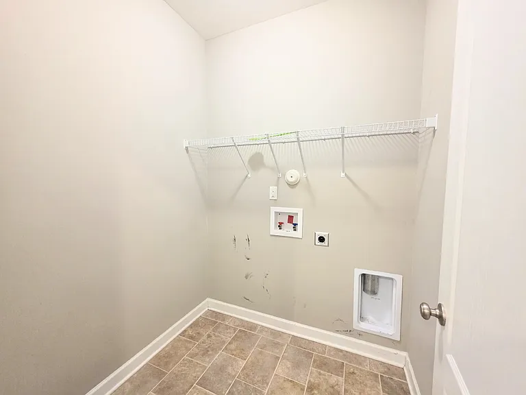 2229 Andalusian Dr — Photo 34