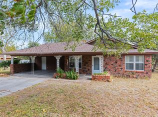 1401 S Cliff St, Decatur, TX 76234