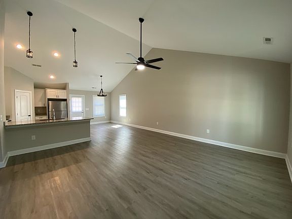 4th image of 205 Stonewall St