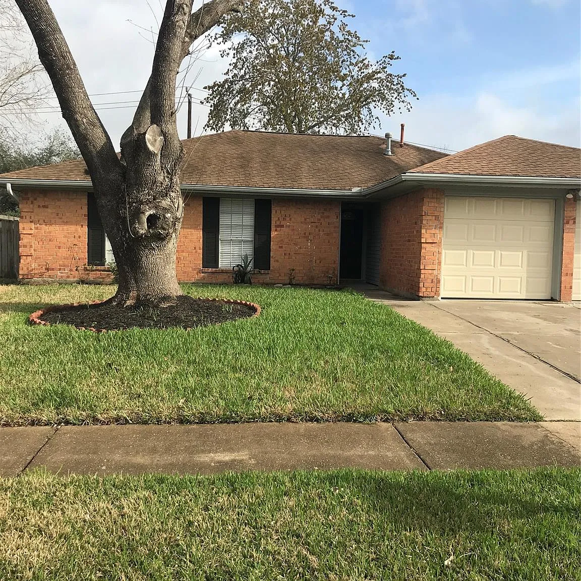 3 bed, 2.0 bath, 1353 sqft, $1,825 — Photo 2