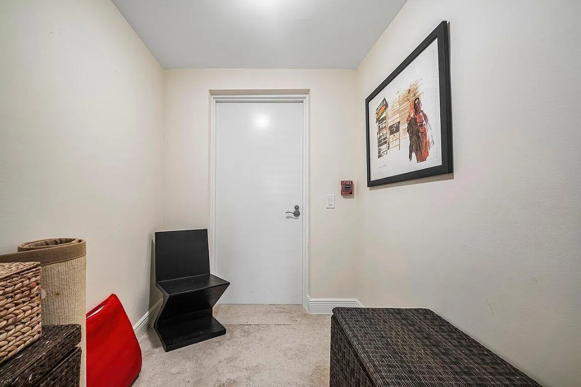 3 bed, 3.5 bath, 2800 sqft, $14,500 — Photo 4