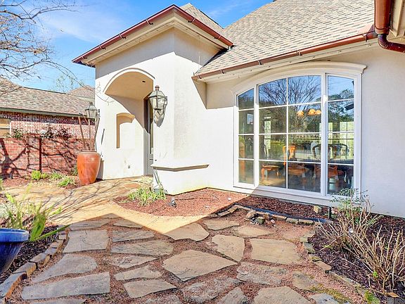 3rd image of 3527 Millbrook Dr