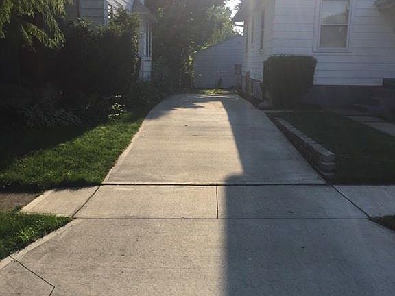 2nd image of 1833 King Ave