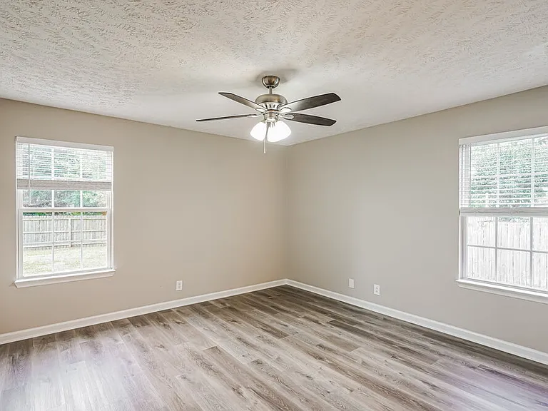 1723 Locerbie Dr — Photo 9