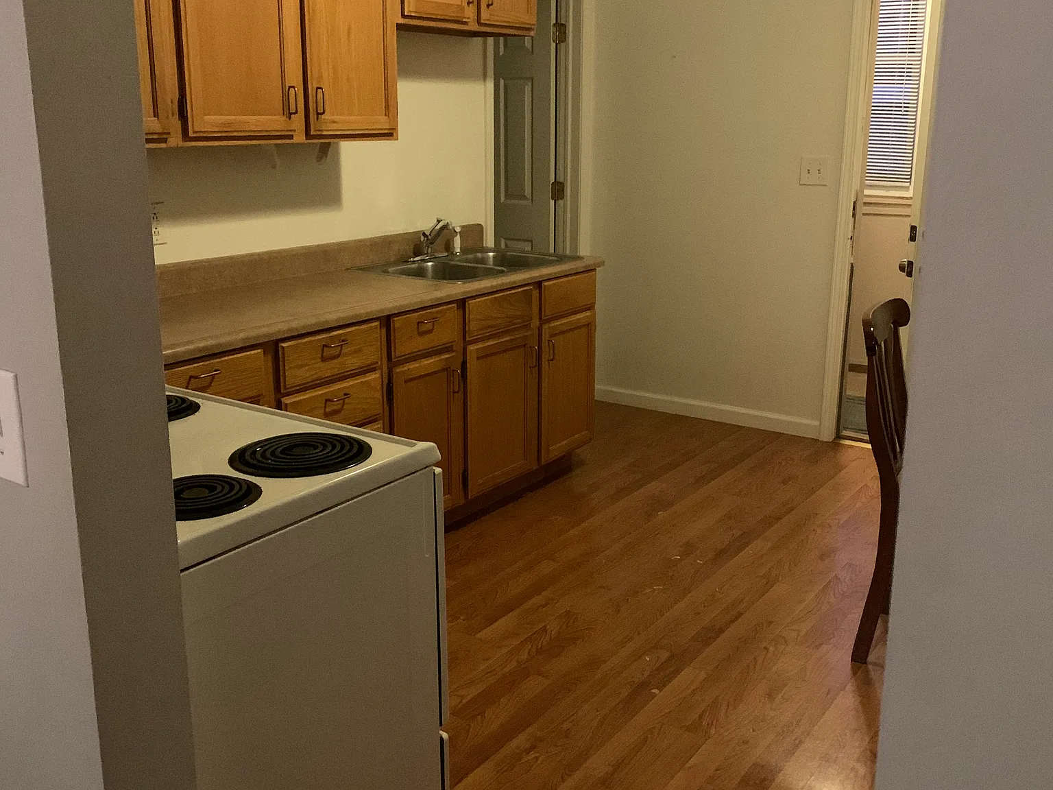 2 bed, 750 sqft, $1,100 — Photo 2