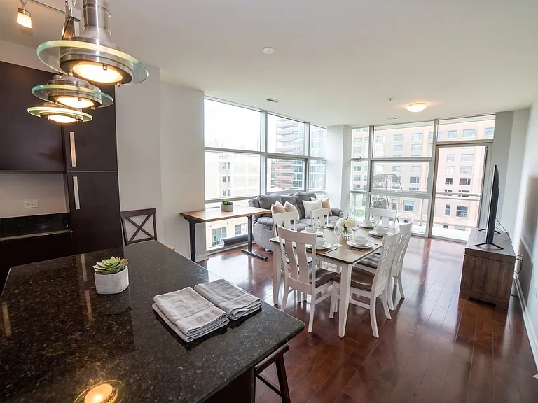 225 S Sangamon St #701 — Photo 2