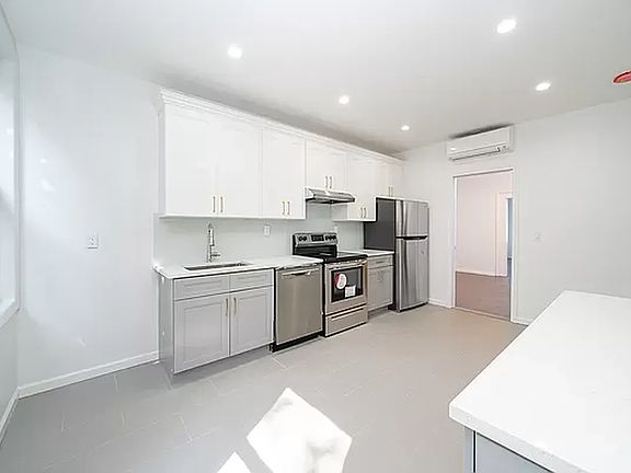2nd image of 366 Metropolitan Ave #2