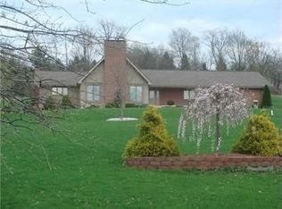 208 Country Dr, Belle vernon, PA 15012