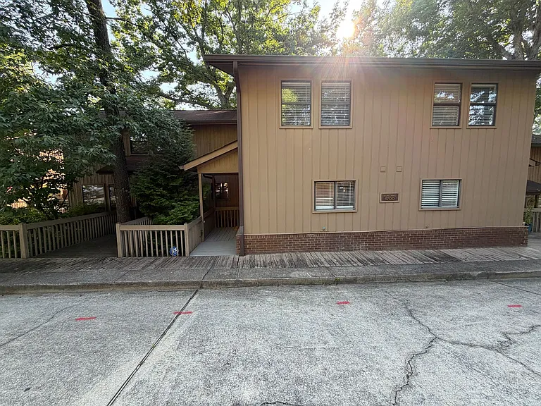1702 Pine Tree Dr — Photo 1
