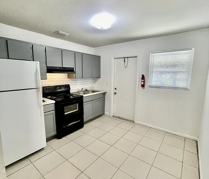 580 Thomas Ave #580 — Photo 10