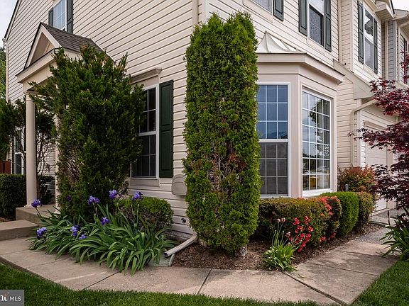 3rd image of 224 Eisenhower Ct