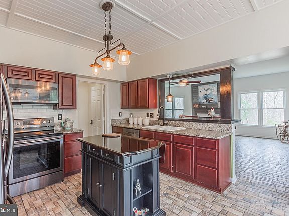 4th image of 60 Queen Marys Ln