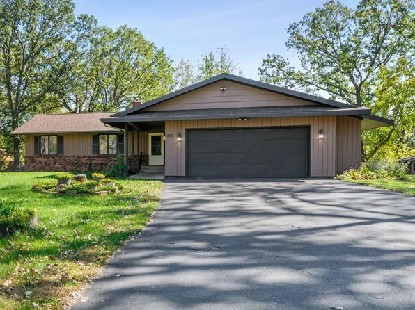 310 Lakeview Dr, Hudson, WI 54016