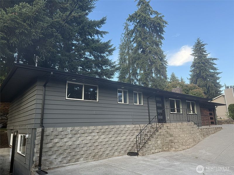 4th image of 4515 Chrisella Road E