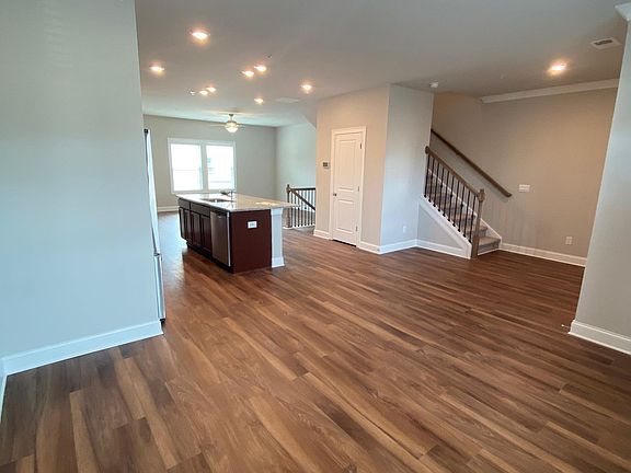 5th image of 134 Reagan St