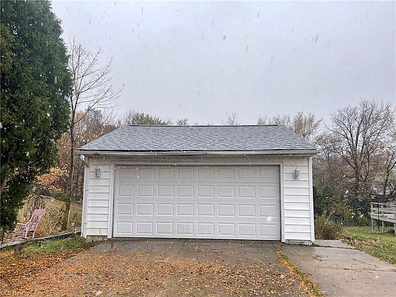 2nd image of 8027 Cherry St
