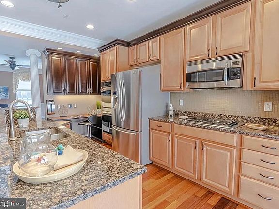 4th image of 906 Oldham St