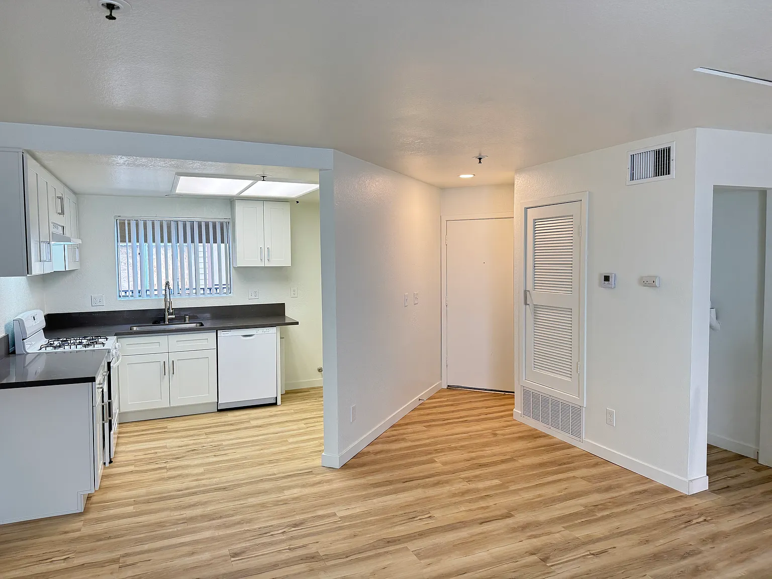French Park Apartments — Photo 2