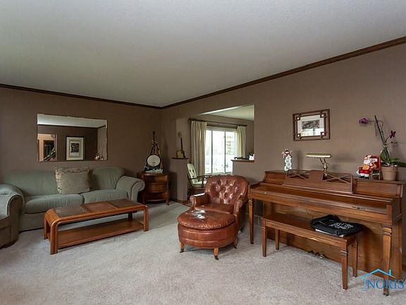 5th image of 805 Oak Knoll Dr