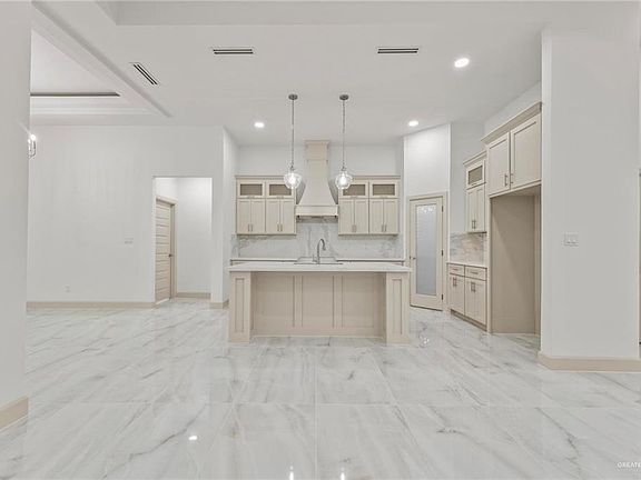 4th image of 910 Nappa Valley Dr