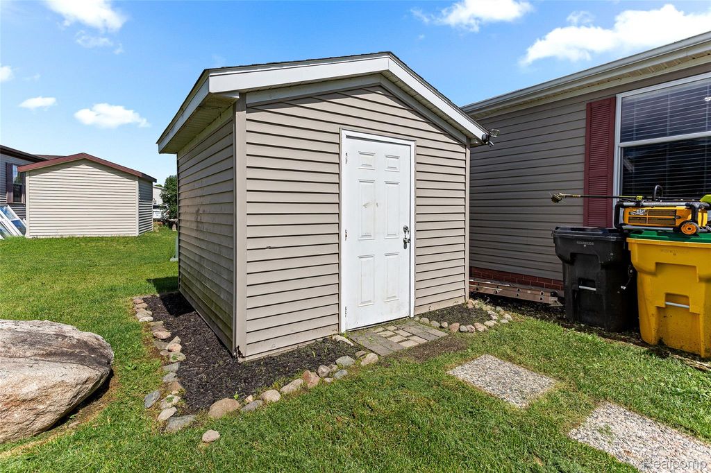 9544 Rhodes Ct, Northville, MI - More