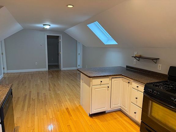 5th image of 17 1/2 Hough St