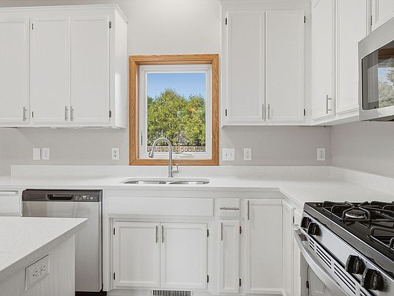 5th image of 3304 W Park Dr
