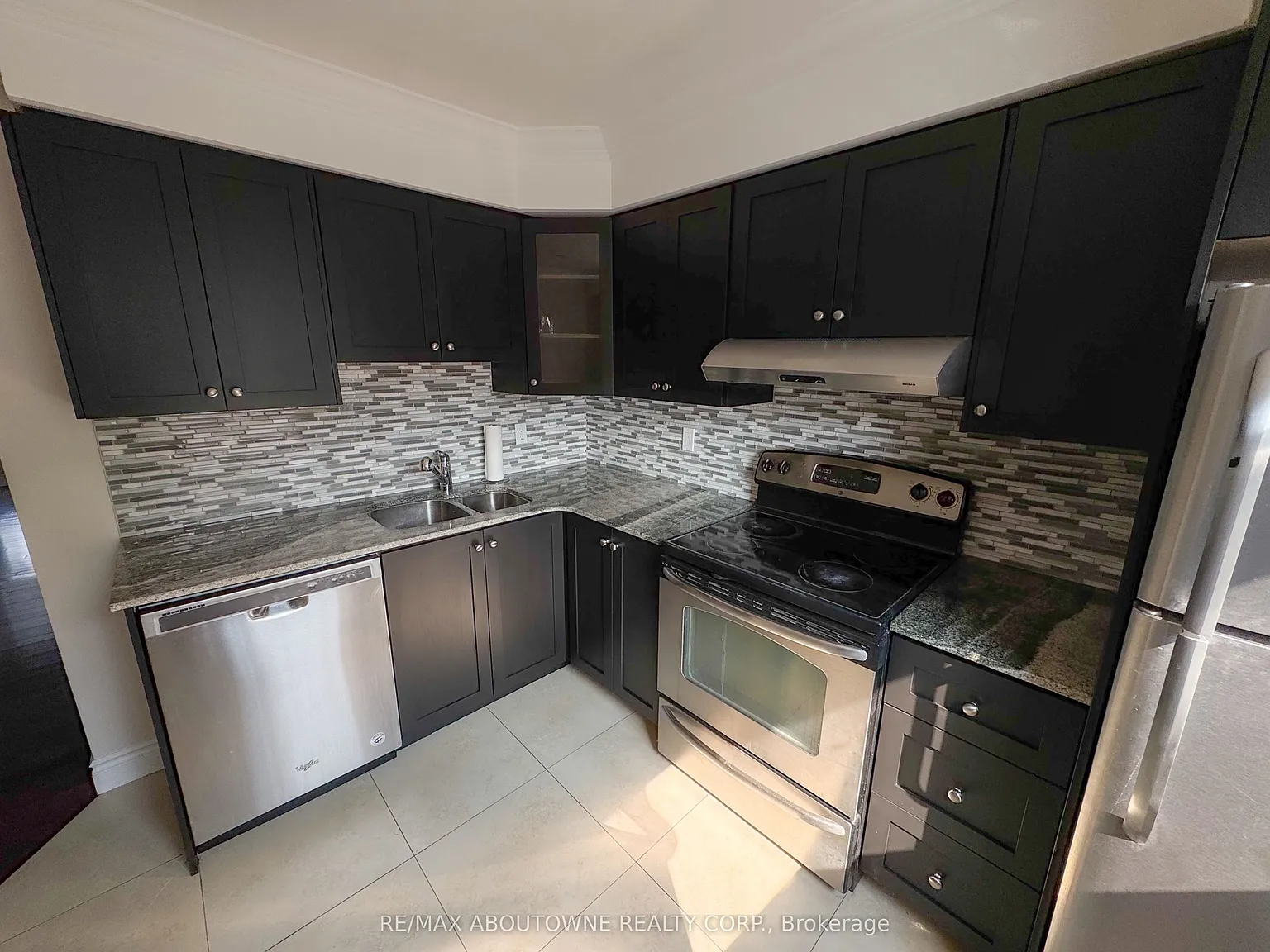 3 bed, $2,900 — Photo 3