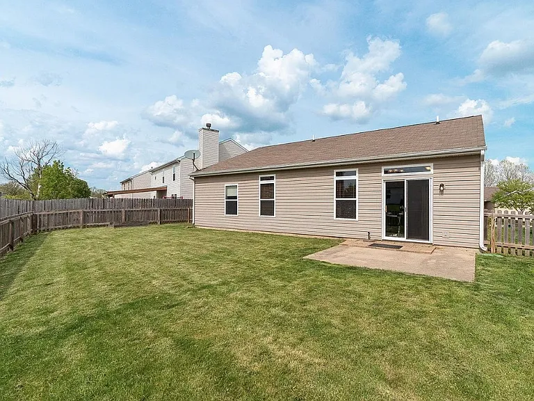 4570 Matthew St — Photo 4
