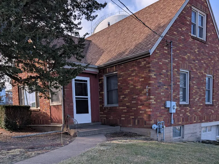 2221 Carter Rd — Photo 2