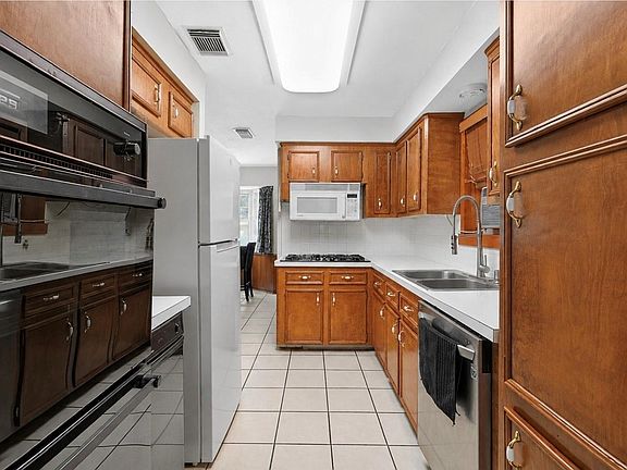 4th image of 13230 Ferry Hill Ln