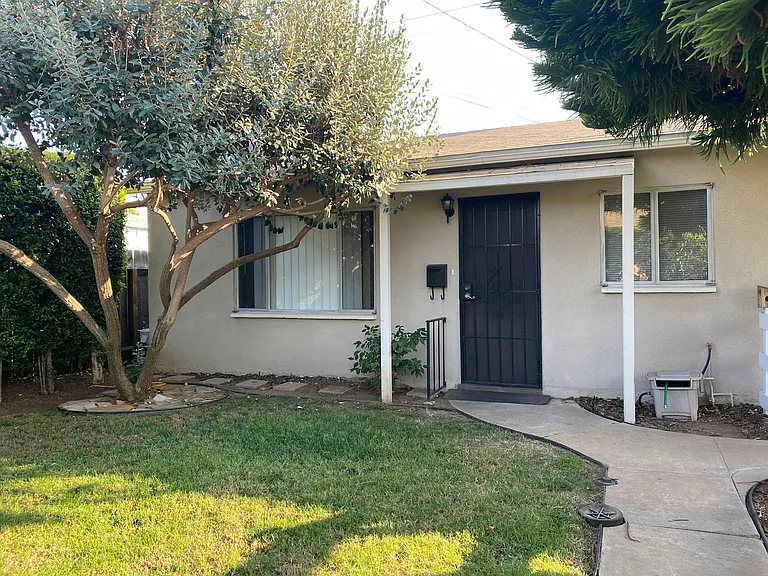 4735 Valencia Dr #1/2 — Photo 11