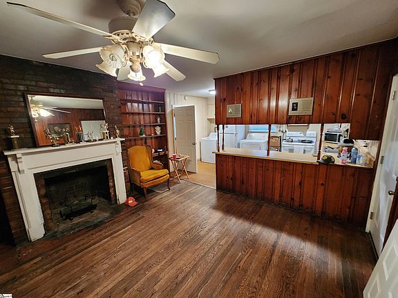 3rd image of 210 Fleetwood Dr