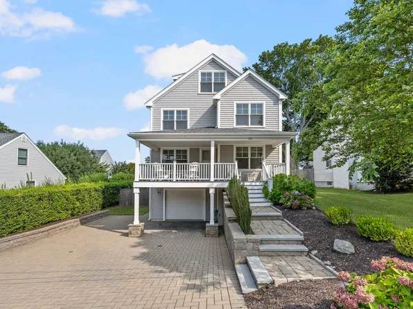 36 Beachview Ter, Middletown, RI 02842