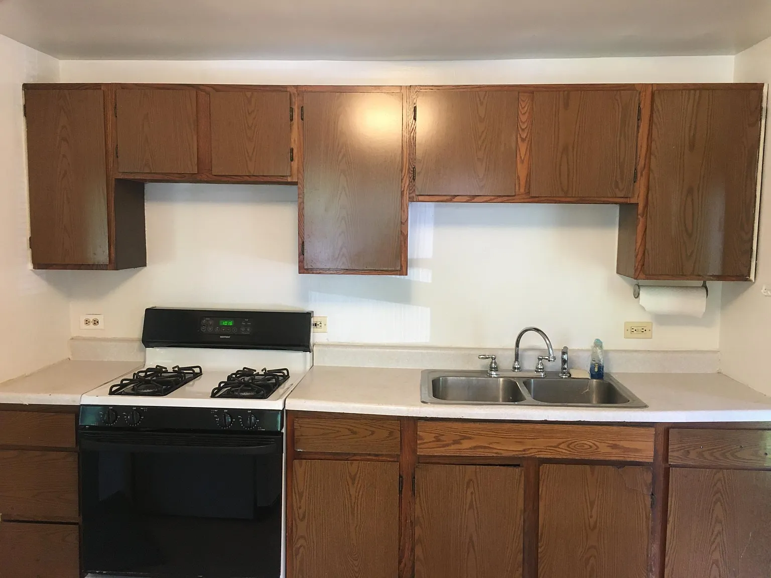 28 E Oak St — Photo 2